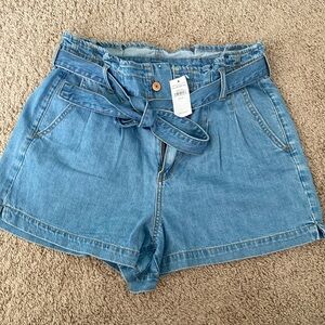 Brand new with tags American eagle mom shorts with tie